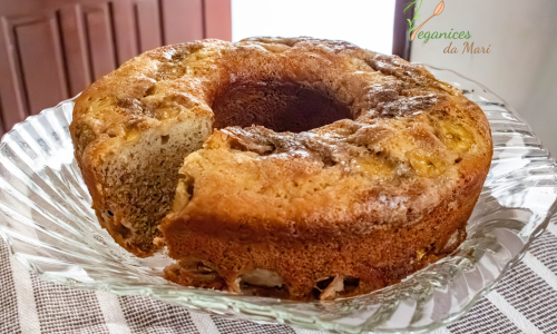 Bolo de banana vegano sem leite e sem ovos, perfeito para o lanche